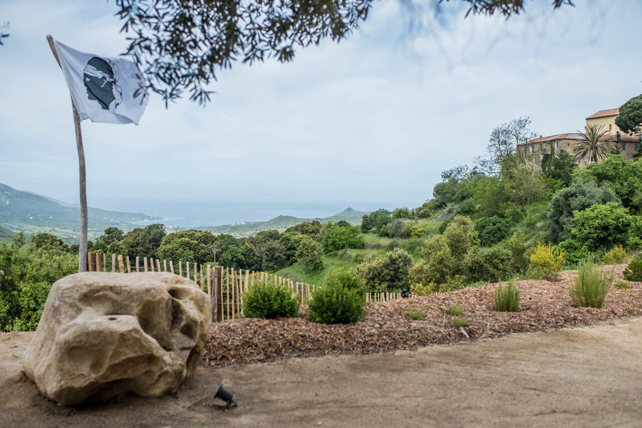 Drapeau Corse sari d'orcino maison d'hotes - vue mer golfe de Sagone