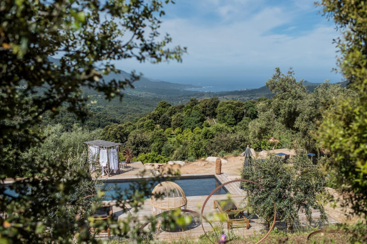 piscine maison hôtes - vue mer Corse