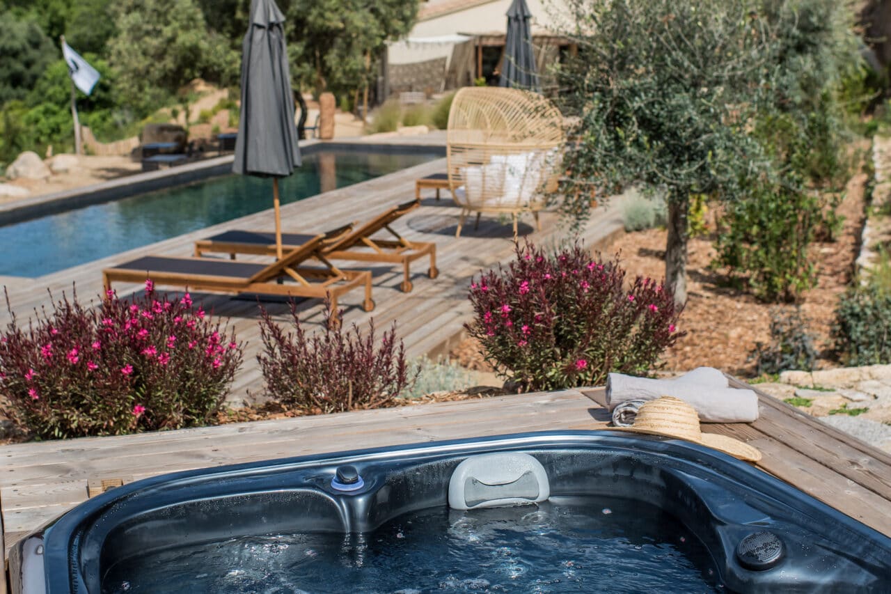 maison d'hôtes de charme corse du sud - détente - bien etre - jacuzzi - vue mer - Jacuzzi piscine Bnb Corse