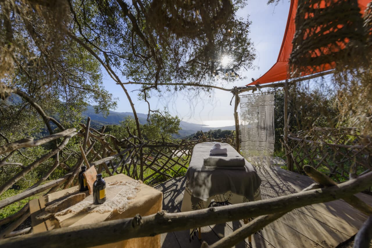 maison d'hotes de charme corse du sud à Sari d'Orcino - vue mer - détente - bien être - cabane à massages - massages