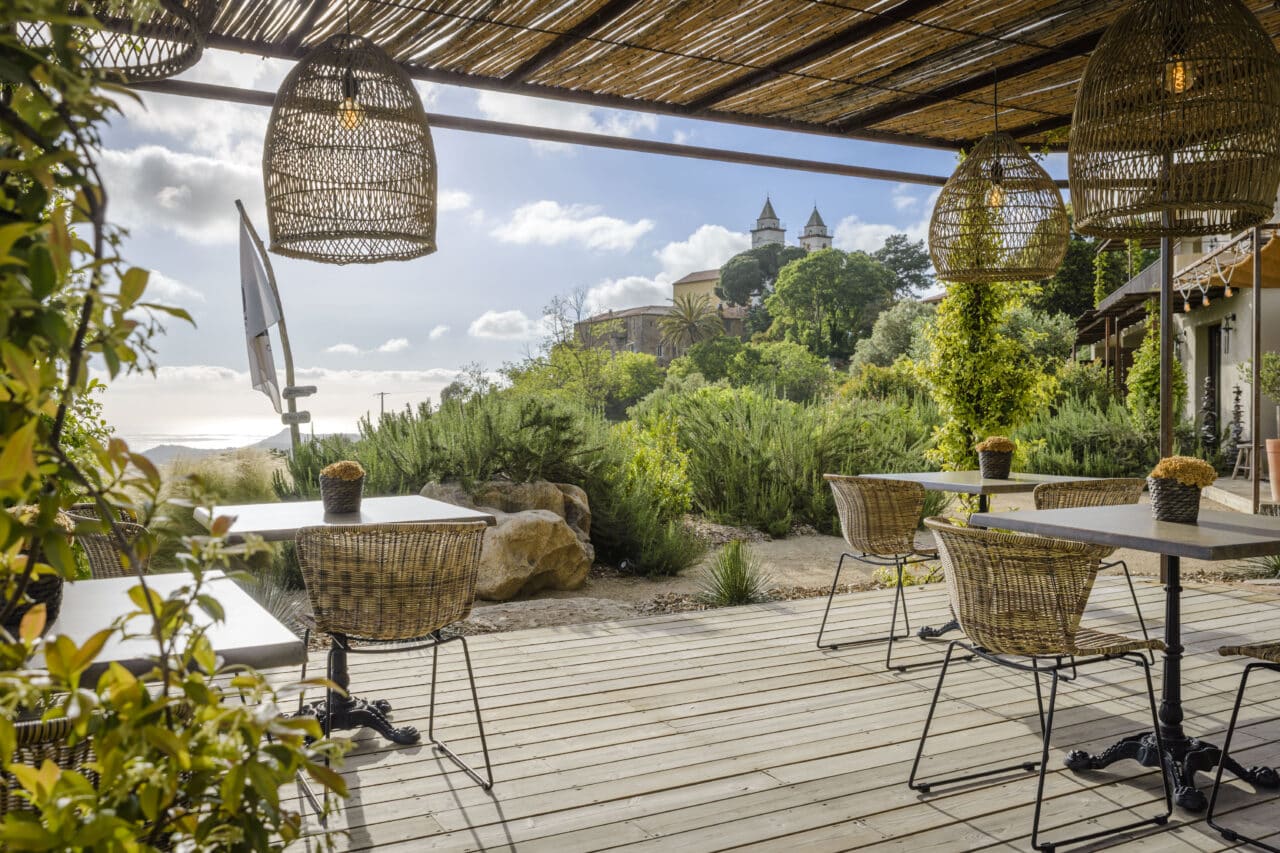 maison d'hotes de charme corse du sud à Sari d'Orcino - vue mer - terrasse petit déjeuner