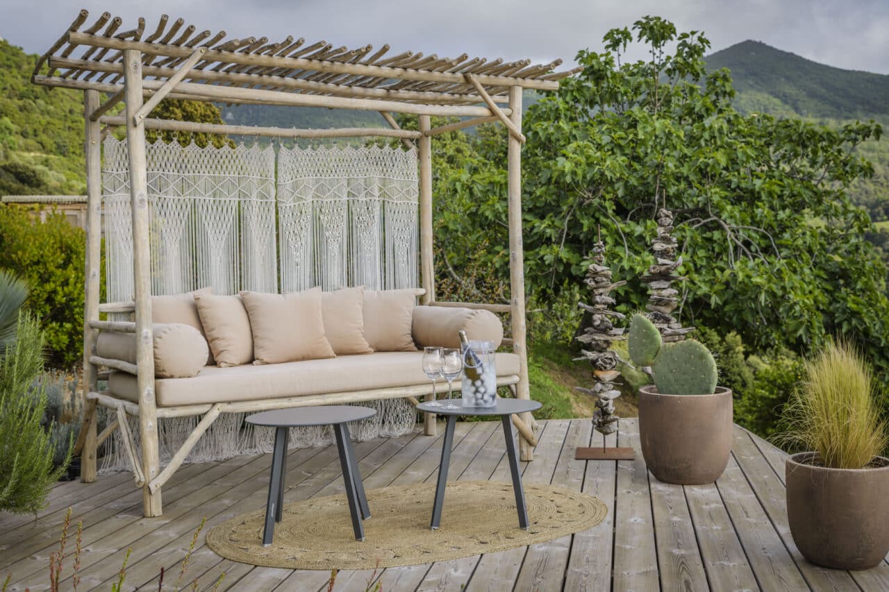 maison d'hotes de charme corse du sud à Sari d'Orcino - vue mer - terrasse suspendue et canapé lounge