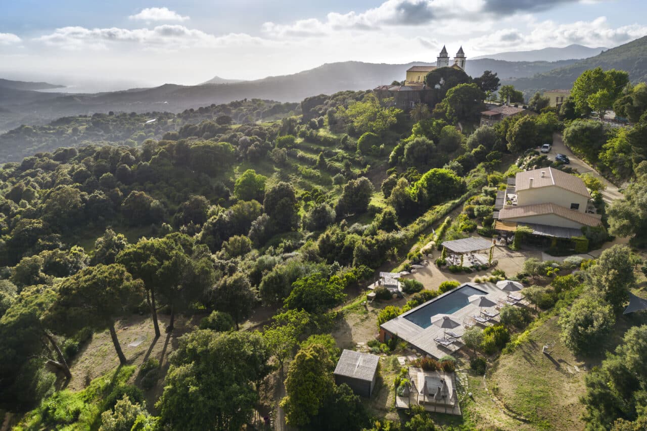 maison d'hotes de charme corse du sud à Sari d'Orcino - vue mer - vue aérienne sur église St Martin